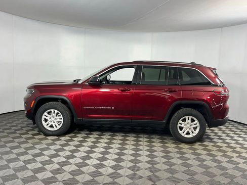 Used 2023 Jeep Grand Cherokee Laredo w/ Luxury Tech Group I image 12