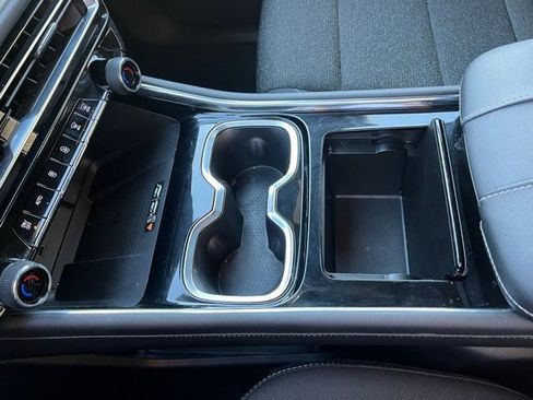 Used 2024 Chevrolet Traverse LT image 28