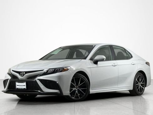 Used 2024 Toyota Camry SE FWD image 1