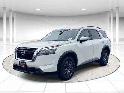 Certified 2025 Nissan Pathfinder SV