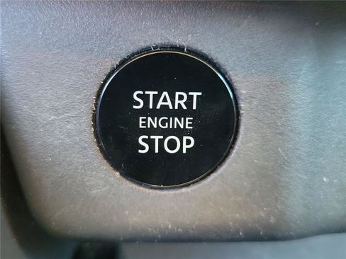Used 2024 Nissan Rogue S FWD image 29