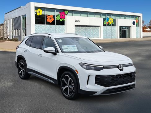 New 2026 Volkswagen Tiguan SE image 1