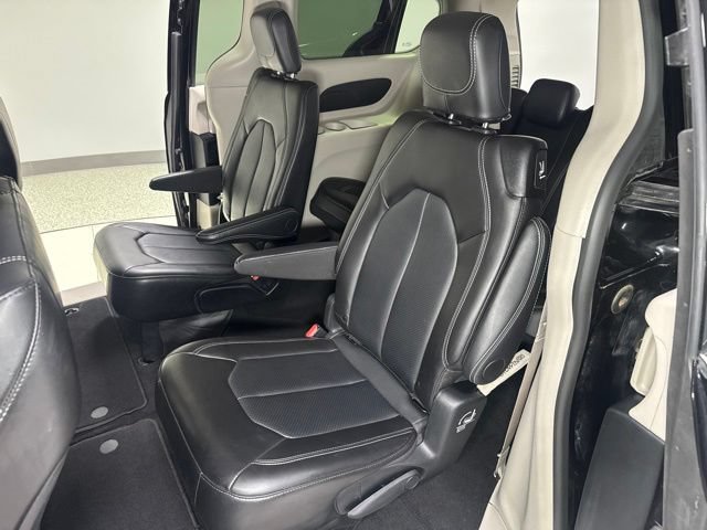Used 2024 Chrysler Pacifica Touring-L FWD image 26