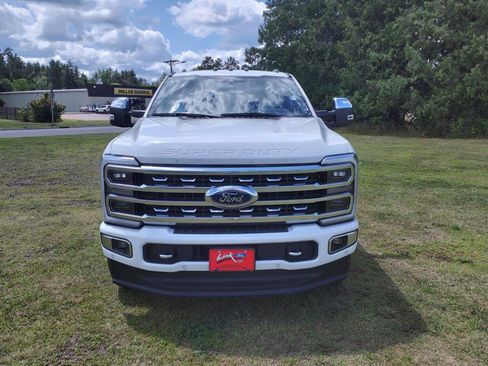 Used 2024 Ford F250 Platinum image 4