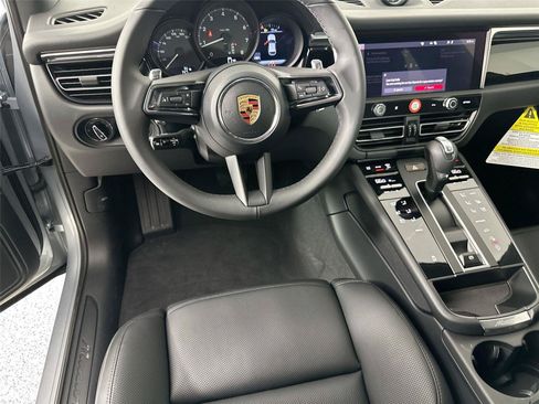 Certified 2026 Porsche Macan AWD/4WD image 18