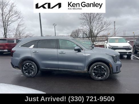 Certified 2024 Kia Sorento S w/ Panoramic Sunroof Package image 4