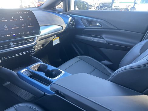 New 2026 Chevrolet Equinox EV LT AWD/4WD image 30