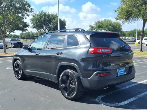 Used 2016 Jeep Cherokee Sport FWD image 8