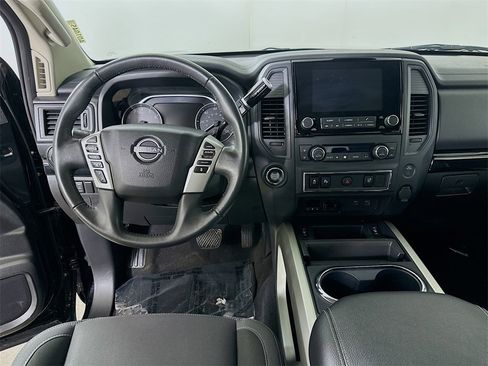 Used 2024 Nissan Titan SV w/ SV Convenience Package image 16