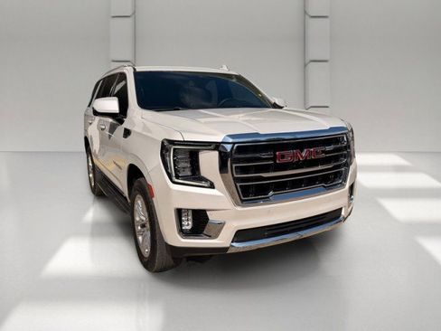 Used 2024 GMC Yukon SLT w/ SLT Luxury Package RWD image 3