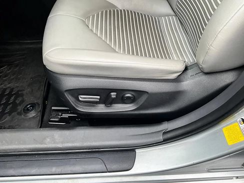 Used 2022 Toyota Camry SE FWD image 15