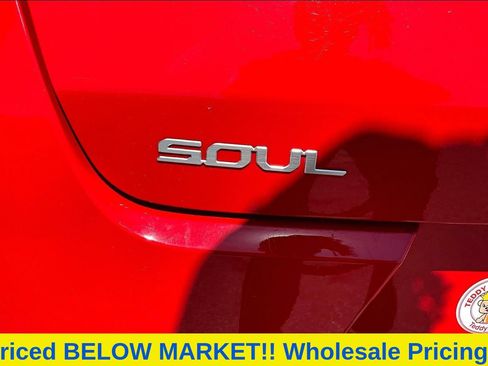 Used 2023 Kia Soul LX w/ LX Technology Package FWD image 25