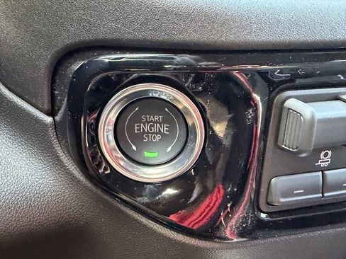 New 2026 GMC Sierra 2500 SLT w/ SLT Premium Package AWD/4WD image 25