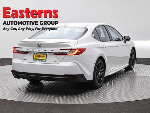 Used 2025 Toyota Camry SE FWD image 5