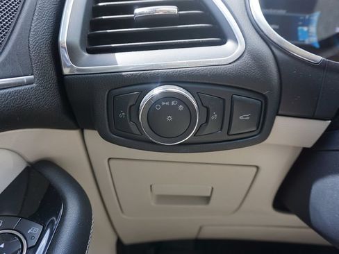 Used 2015 Ford Edge Titanium w/ Equipment Group 301A FWD image 4
