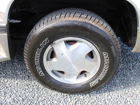 Used 1999 GMC Suburban 4WD w/ Marketing Opt Pkg 3 image 36