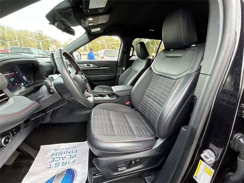 Used 2025 Ford Explorer ST-Line w/ ST-Line Street Pack image 13