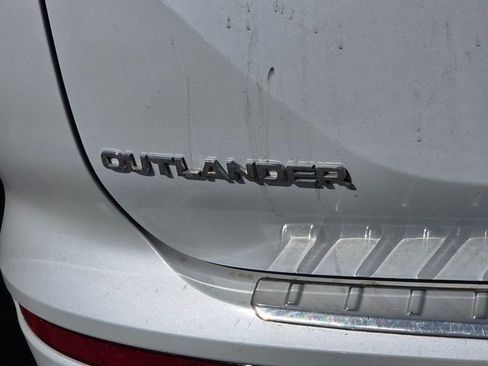 Used 2024 Mitsubishi Outlander SE image 7