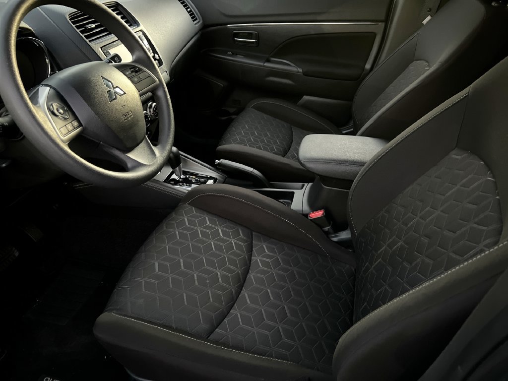 Used 2025 Mitsubishi Outlander Sport ES AWD/4WD image 35
