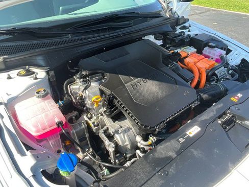 Used 2025 Hyundai Elantra SEL FWD image 11