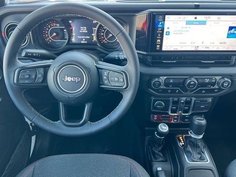 Certified 2025 Jeep Gladiator Rubicon image 15