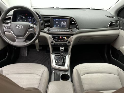 Used 2017 Hyundai Elantra SE FWD image 3