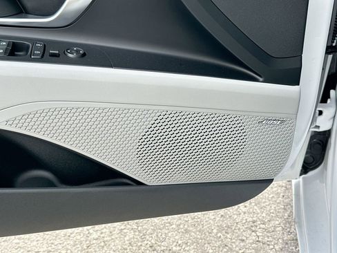 New 2025 Hyundai Elantra Limited image 16