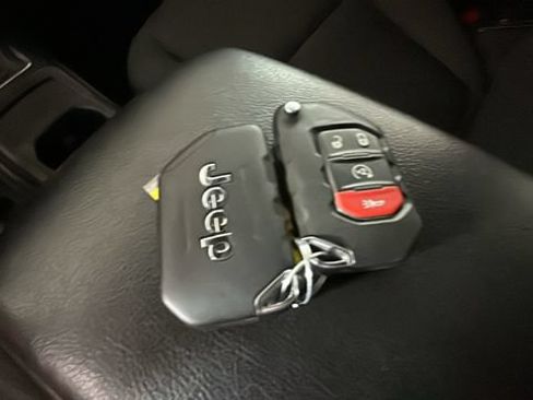 Used 2023 Jeep Wrangler Unlimited w/ Cold Weather Group AWD/4WD image 18