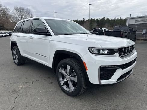 New 2026 Jeep Grand Cherokee Limited w/ Luxury Tech Group II AWD/4WD image 14