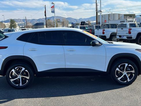 Used 2024 Chevrolet Trax RS image 4