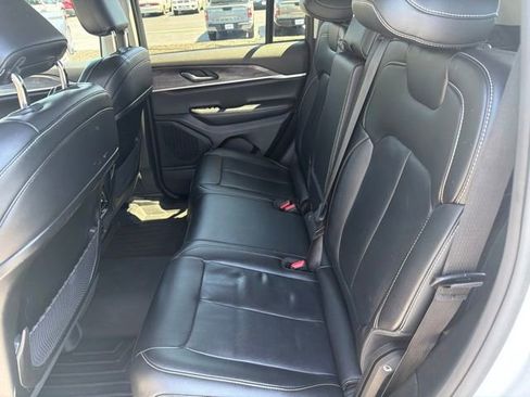 Used 2023 Jeep Grand Cherokee Limited AWD/4WD image 18