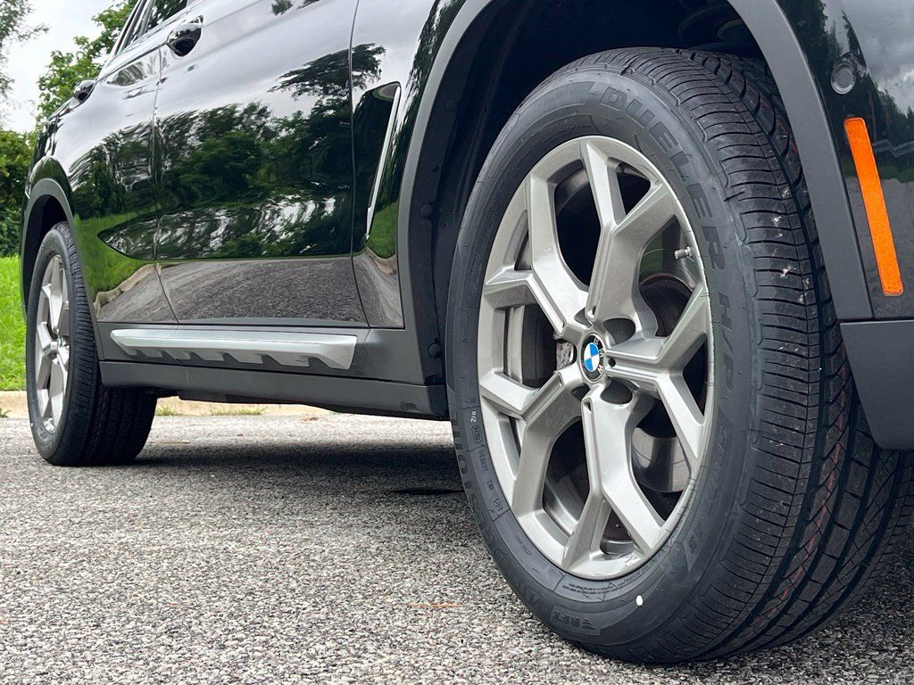 Used 2023 BMW X4 xDrive30i w/ Premium Package AWD/4WD image 12