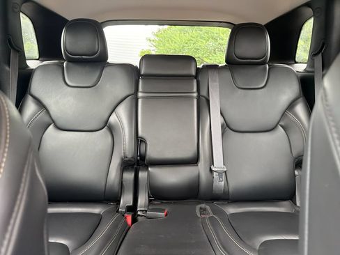 Used 2017 Jeep Cherokee Limited w/ Technology Group AWD/4WD image 6
