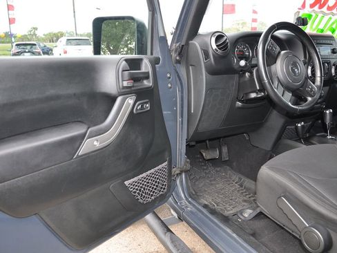 Used 2018 Jeep Wrangler Unlimited Sport S image 11