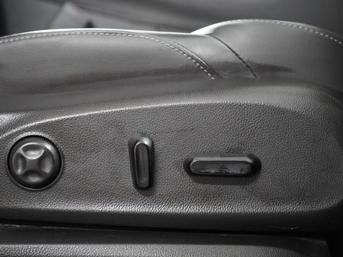 Used 2019 Buick Envision Essence AWD/4WD image 31