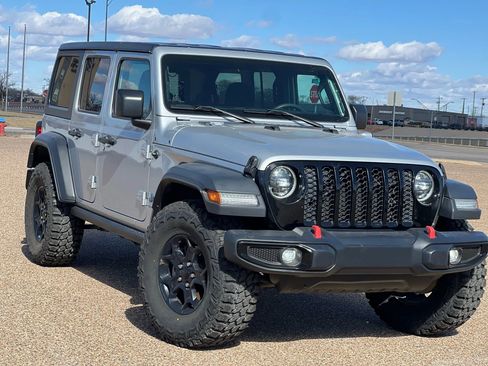 Used 2023 Jeep Wrangler Unlimited image 2
