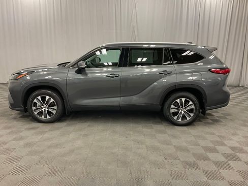 Used 2022 Toyota Highlander XLE image 9