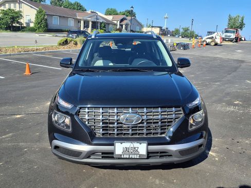 Used 2025 Hyundai Venue SEL FWD image 28