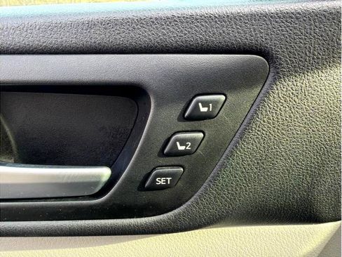 Used 2014 Toyota Highlander Limited image 10