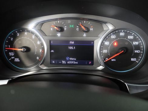 Used 2023 Chevrolet Traverse LT image 40