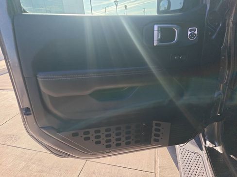 Used 2022 Jeep Gladiator Overland w/ Popular Equipment Package image 10