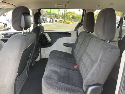 Used 2017 Dodge Grand Caravan SE w/ UConnect Hands-Free Group FWD image 17