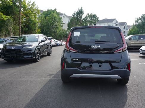 Used 2023 Kia Soul LX w/ LX Technology Package FWD image 5