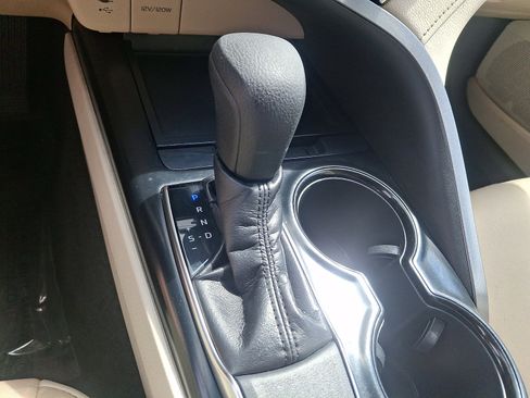 Used 2018 Toyota Camry LE FWD image 14