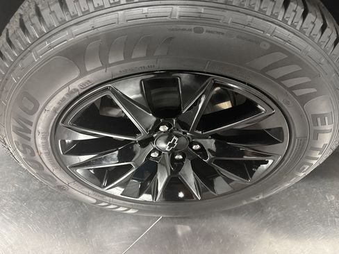 Used 2022 Chevrolet Tahoe Z71 w/ Off-Road Capability Package image 13