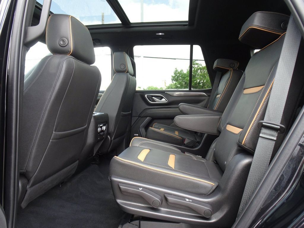 Used 2023 GMC Yukon AT4 w/ AT4 Premium Package AWD/4WD image 15