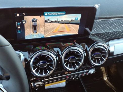 New 2026 Mercedes-Benz GLB 250 4MATIC image 6