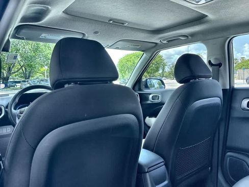 Used 2024 Hyundai Venue SEL FWD image 23