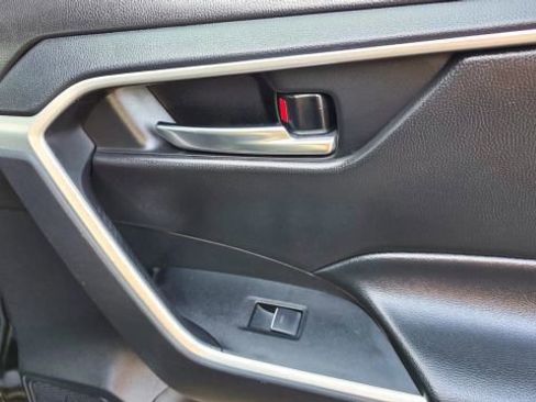 Used 2022 Toyota RAV4 SE w/ Convenience Package image 30