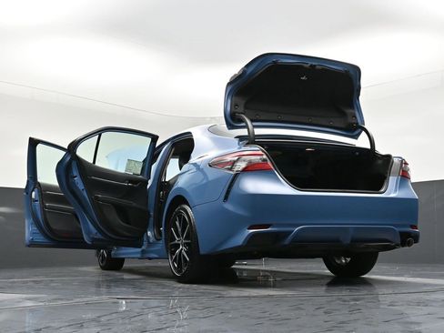 Used 2024 Toyota Camry SE image 37